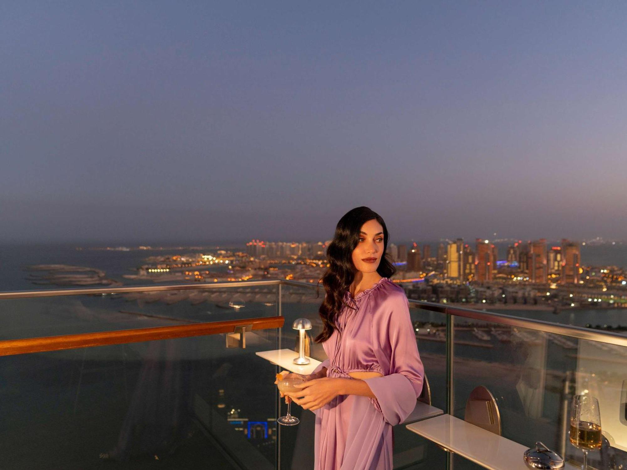 Hotel Fairmont Doha Lusail Exterior foto A woman in Dubai