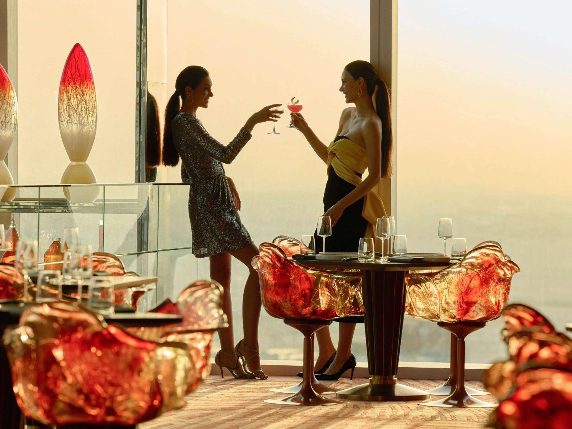 Hotel Fairmont Doha Lusail Exterior foto The bar at the 101 lounge