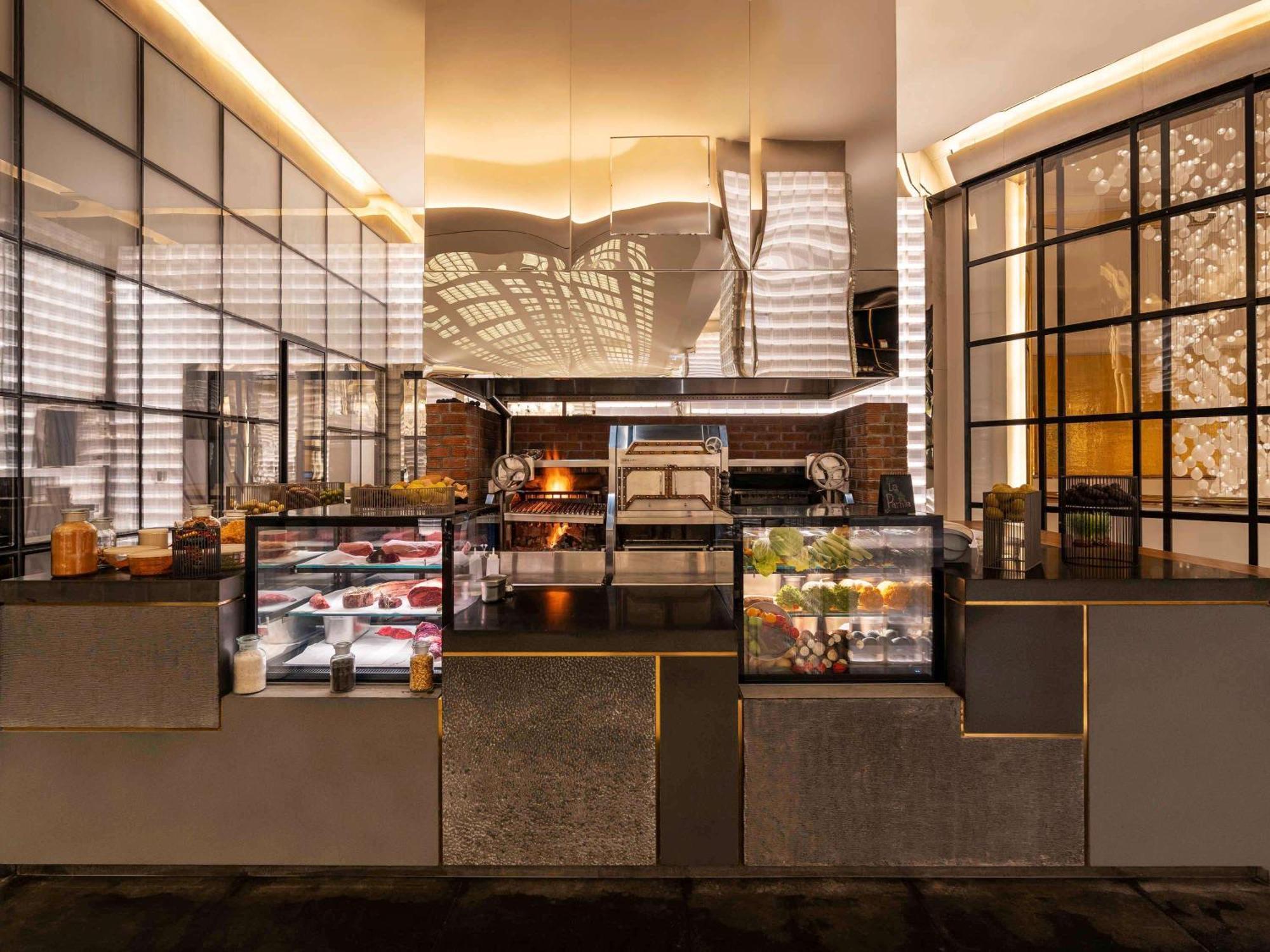 Hotel Fairmont Doha Lusail Exterior foto The kitchen at the restaurant